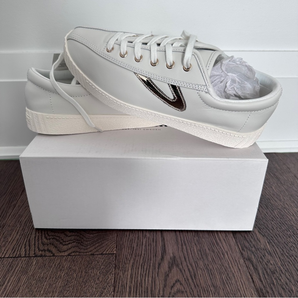 Ladies Tretorn Nylite Leather Lace Up Sneakers